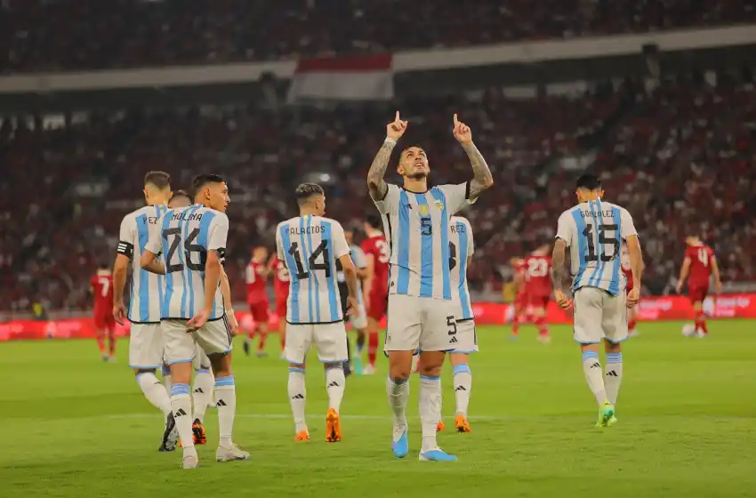 Con equipo alternativo, Argentina le ganó 2-0 a Indonesia