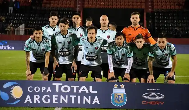 Colón esperó a los penales para aliviarse frente a Morón