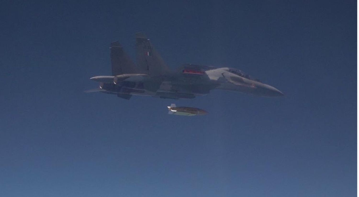 La India prueba con éxito la bomba planeadora Gaurav de 1.000 kg desde un Su-30MKI: impacto preciso a 100 km