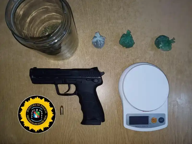 Crespo: allanamientos por investigación judicial dejaron secuestro de droga y una réplica de arma de fuego