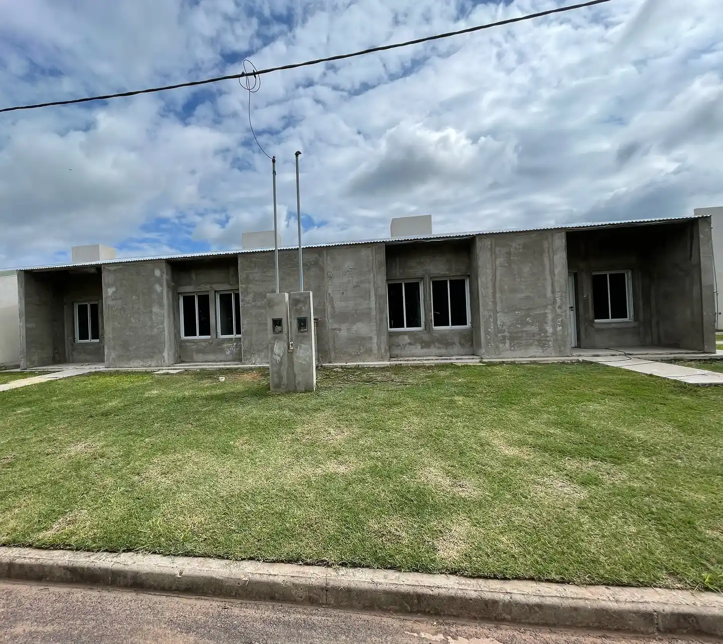 Las viviendas cuentan con un avance importante de obra.