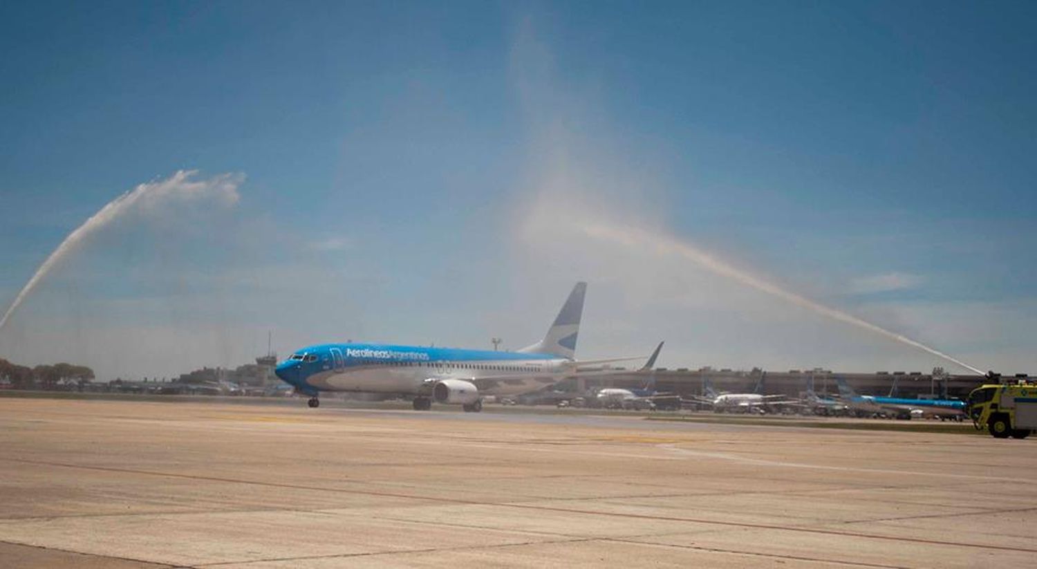 Presentaron un nuevo Boeing 737-800 para Aerolíneas Argentinas (LV-FUC)