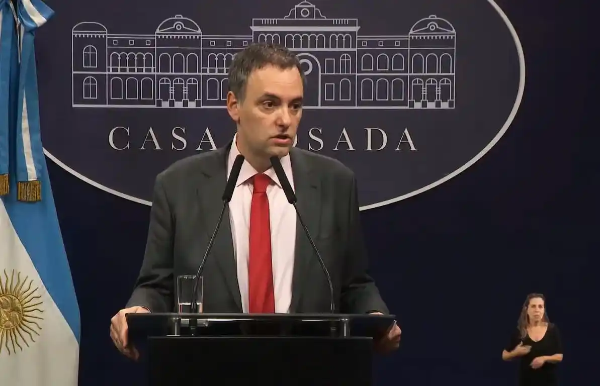 El vocero Manuel Adorni aclaró que las personas discapacitadas no estarán alcanzadas por este examen.