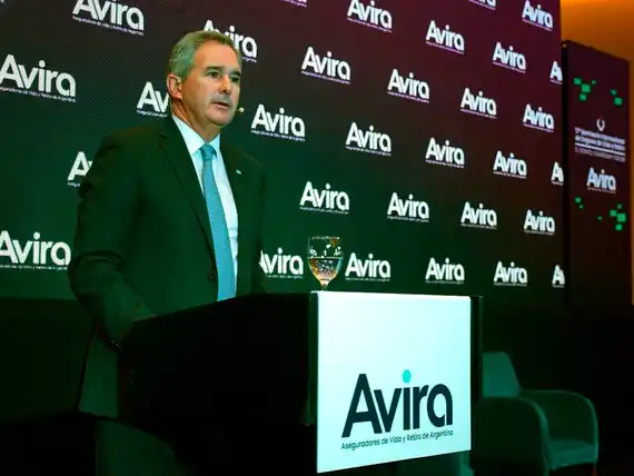 El Gobierno inició negociaciones para llevar adelante la operación “Deuda por Educación”