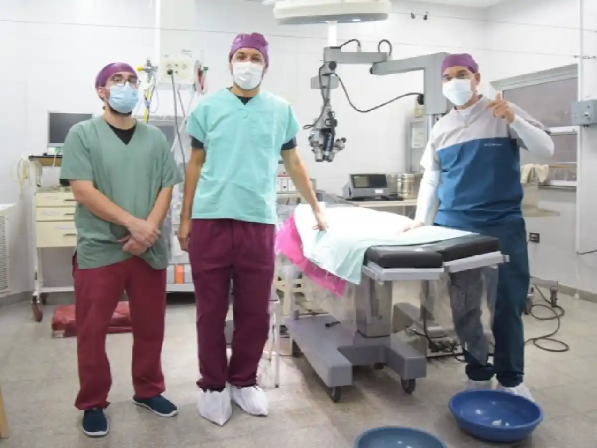 Arroyito: en el hospital se realizó la primera cirugía de cataratas con implante intraocular