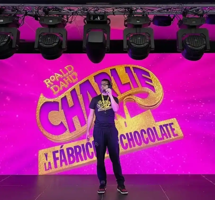 Sebastián Viola actualmente está trabajando en la obra "Charlie y la fábrica de chocolate"