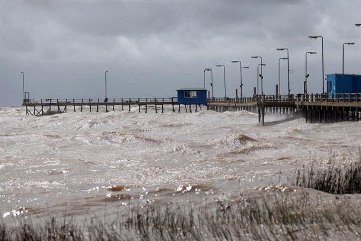 Sudestada: Sigue el alerta por vientos de entre 45 y 70 kilómetros por hora