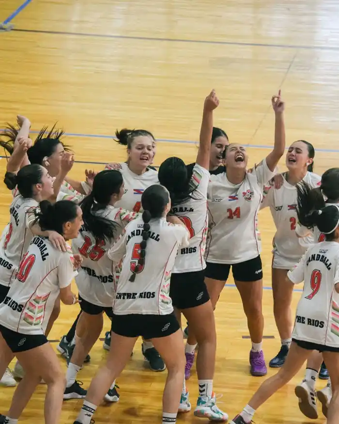 Triunfos y ascenso para los entrerrianos en el nacional de Handball