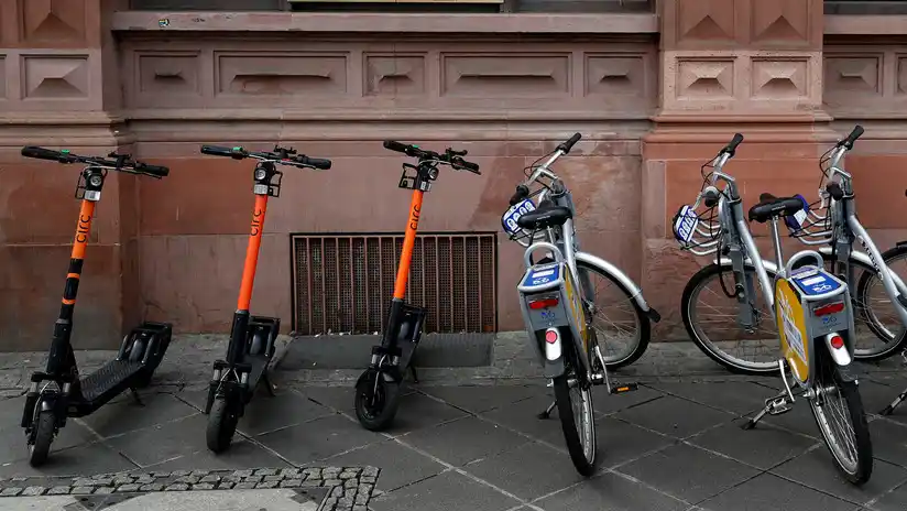 Los patinetes eléctricos no son tan buenos para el medio ambiente como parece