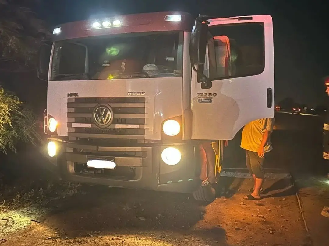 Gran susto por un camión que se prendió fuego cerca de Morteros