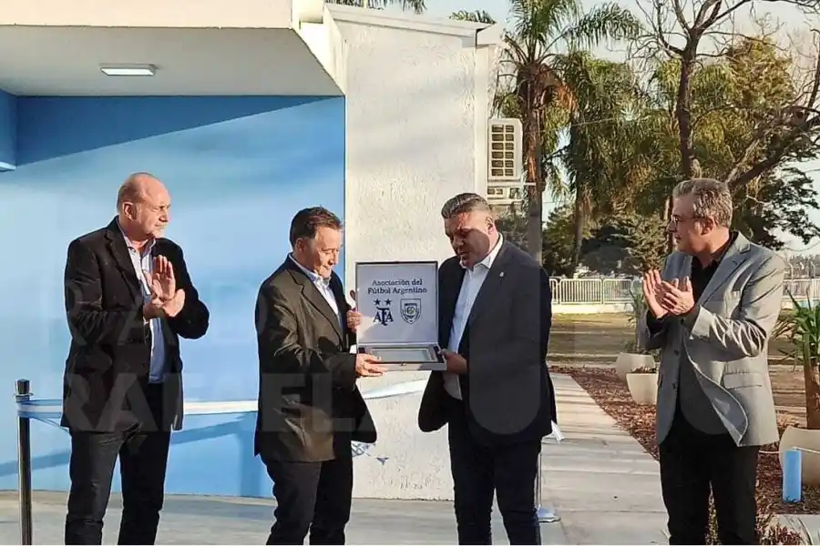 Perotti participó de la inauguración de la pensión para juveniles de Atlético de Rafaela