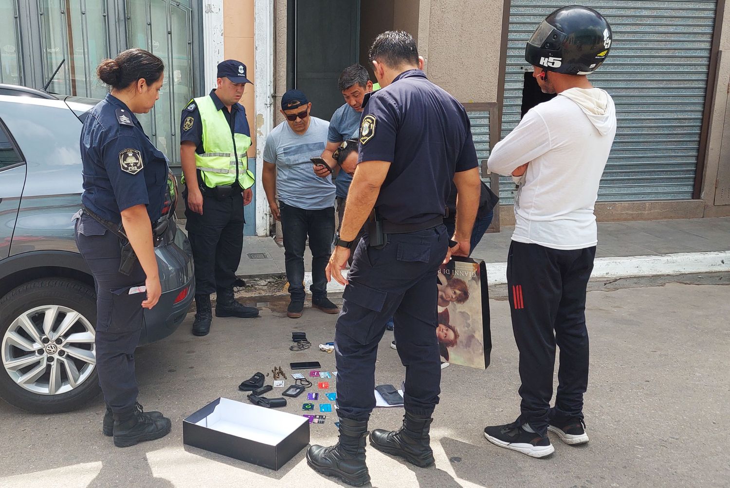 Los elementos secuestrados en poder de los delincuentes están a disposición de la Justicia.
