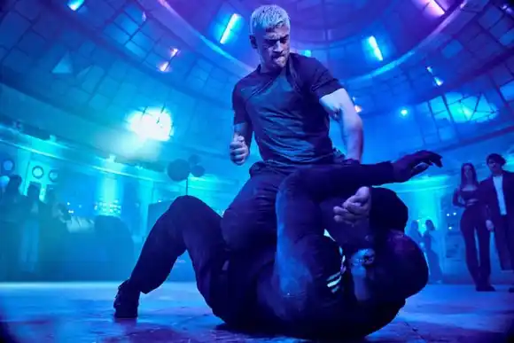 Pura adrenalina en una película de menos de hora y media que arrasa en Netflix