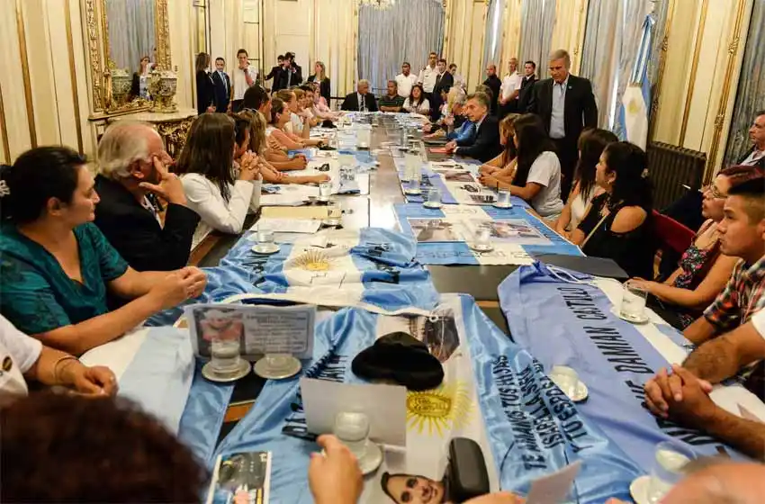 Mauricio Macri anunció una recompensa de 4 millones de dólares por el ARA San Juan