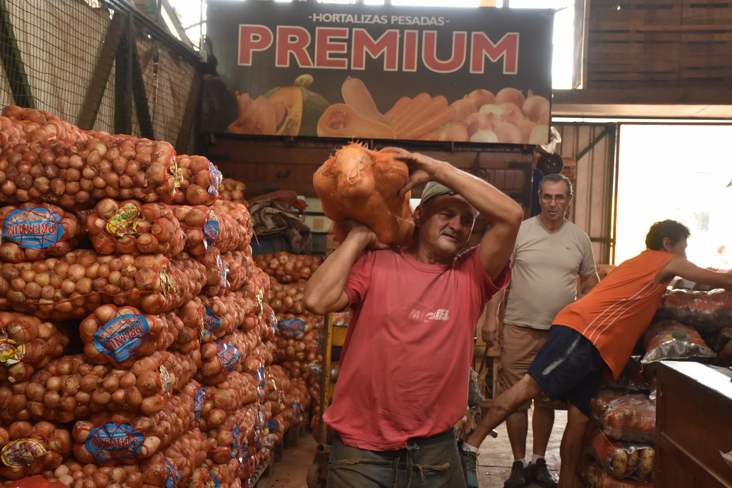 Insólito: sancionarían a puesteros santafesinos por presencia de químicos en frutas y verduras