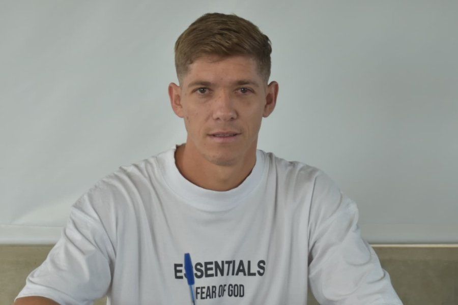 Pastorelli firmó su primer contrato con "La Crema"