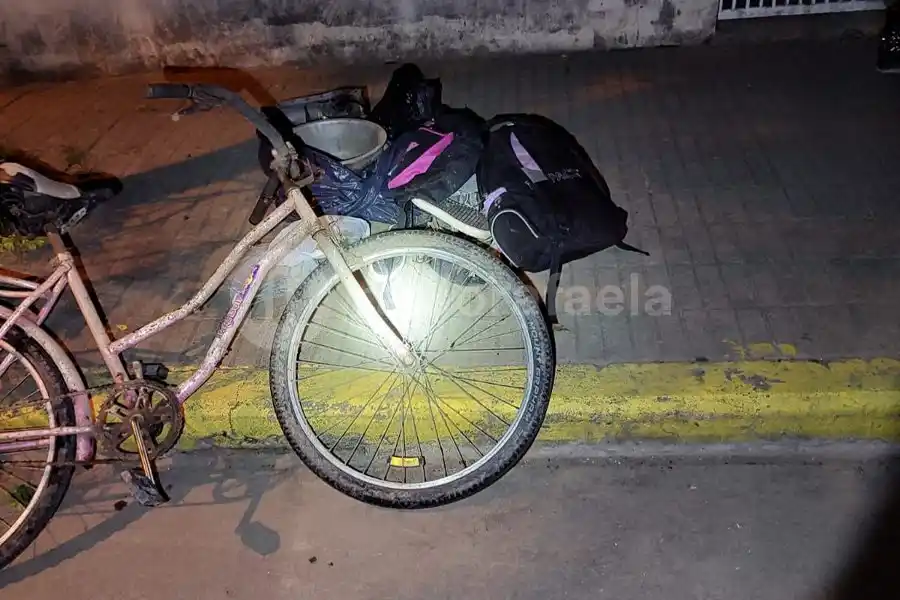 Agarraron a un ladrón que robó varias cosas en un taller mecánico