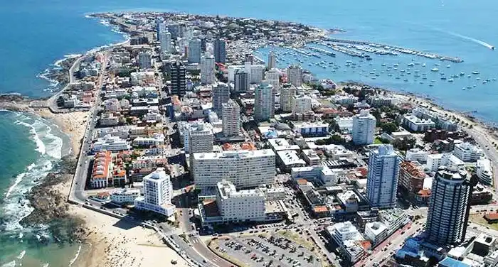 The Economist y las razones por las que 20.000 argentinos  quieren irse a vivir a Uruguay
