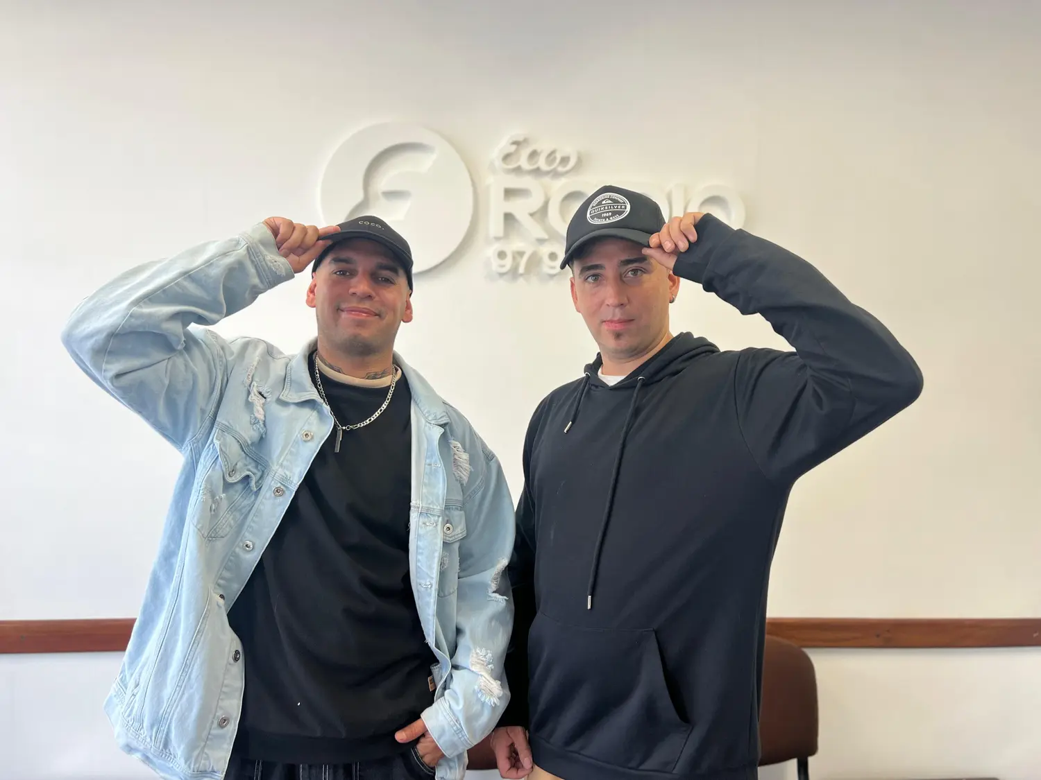 5 Para Reir, el show de humor y breakdance que anima las noches en la Peatonal 83