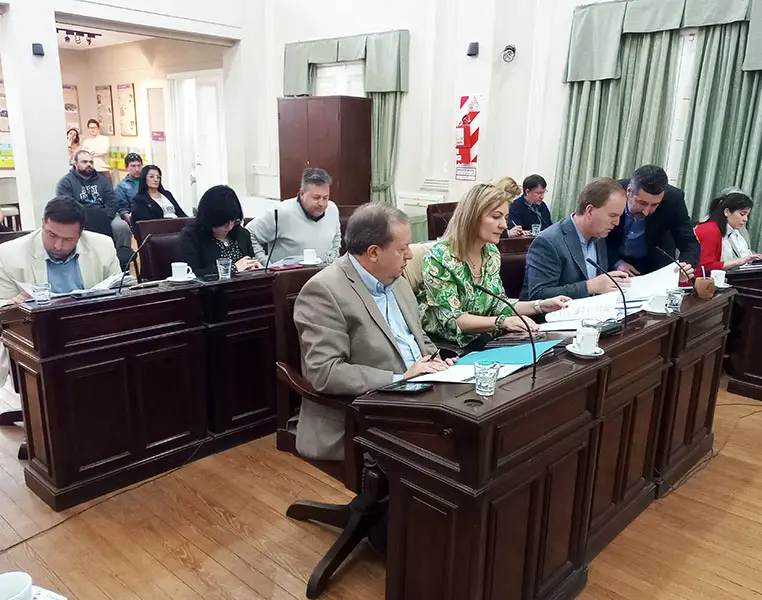 No hubo acuerdo y la sesión sigue el lunes