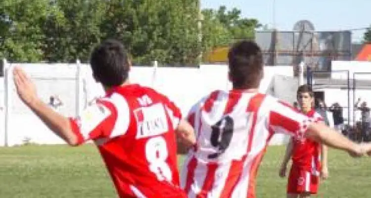 Fútbol: Mitre, Paraná y Atlético por el título
