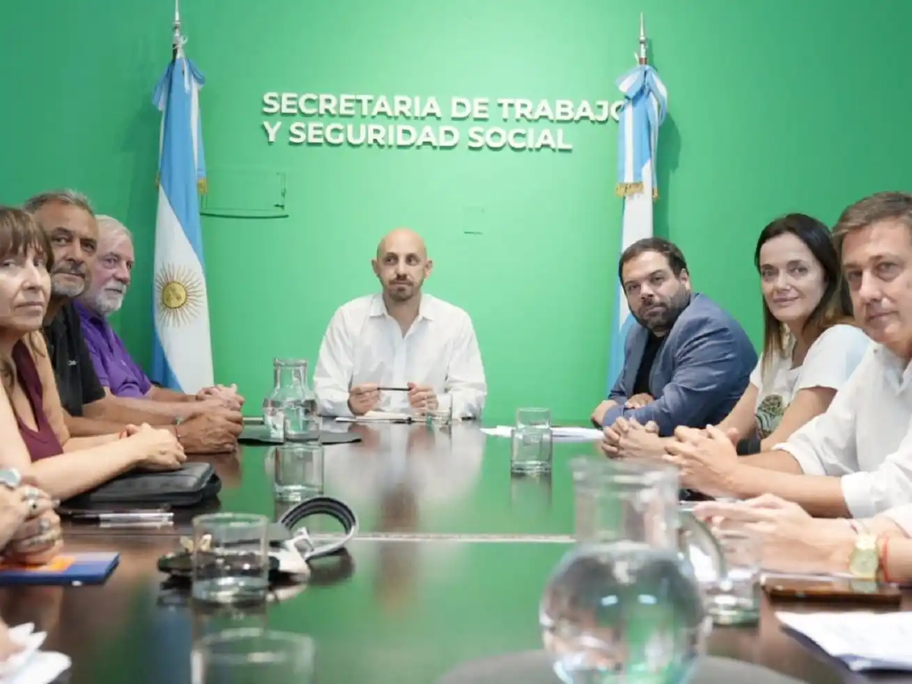 La provincia cerró la paritaria estatal con acuerdo de mayoría