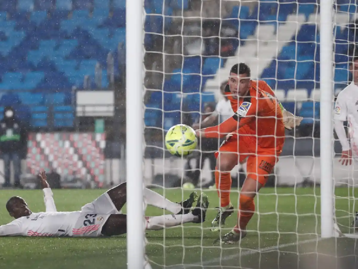 Real Madrid venció a Getafe en un partido pendiente 