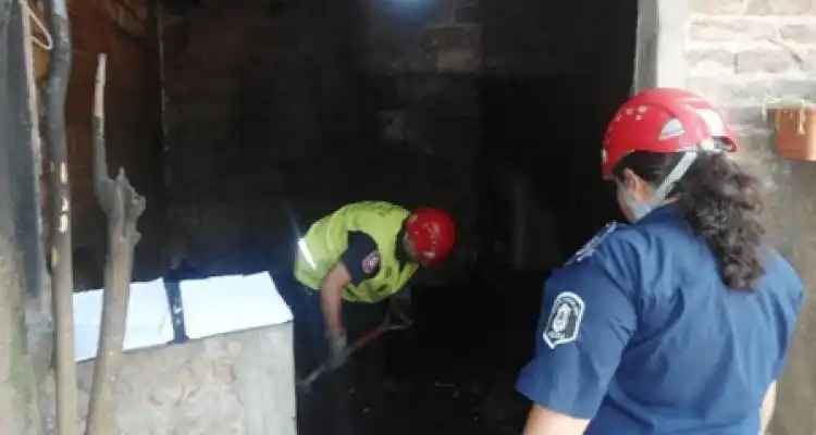 Incendio en Pellegrini 2700: Peritos trabajan en el lugar