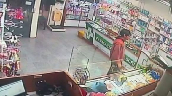 Ladrón quedó filmado cuando robaba una crema en una farmacia