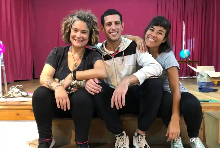 Equipo teatral. Evelina Soulé, Eric Joel Ale y Florencia Rens
