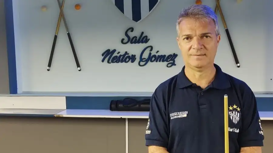 Gustavo Zito en la Sala "Néstor Gómez" del Club Rivadavia