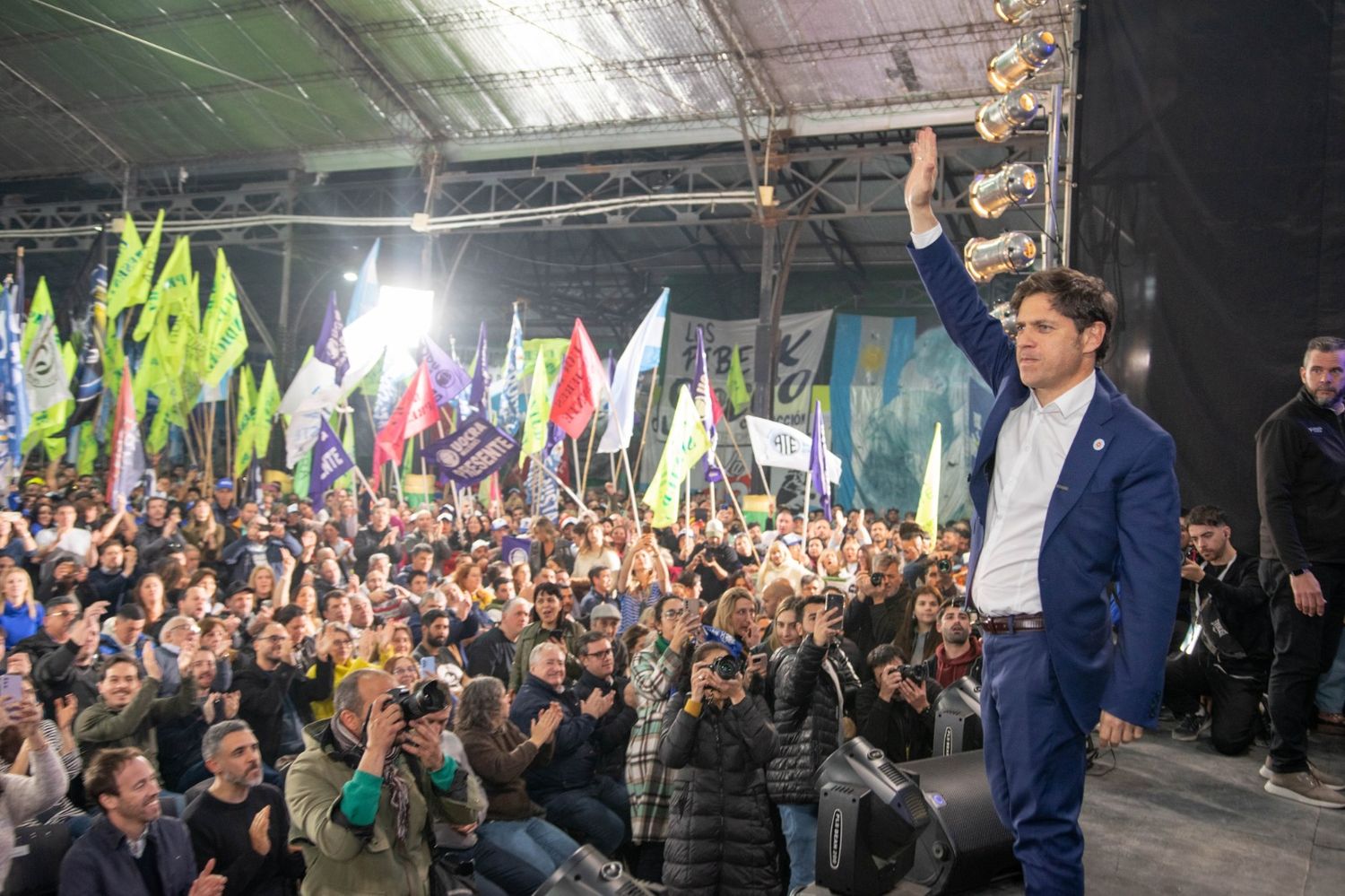 "Esta elección la vamos a ganar militando en cada club de barrio", dijo Kicillof en Ensenada