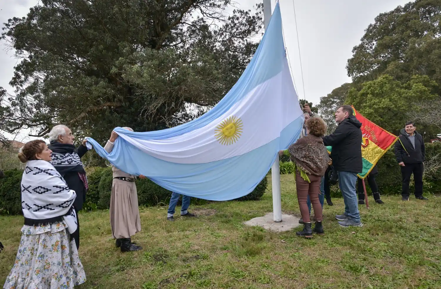 Una vez finalizado el acto protocolar, se desarrollará el baile de cierre a cargo de Mabel Amet y Juan Trento y, a continuación, música de La Coplada.