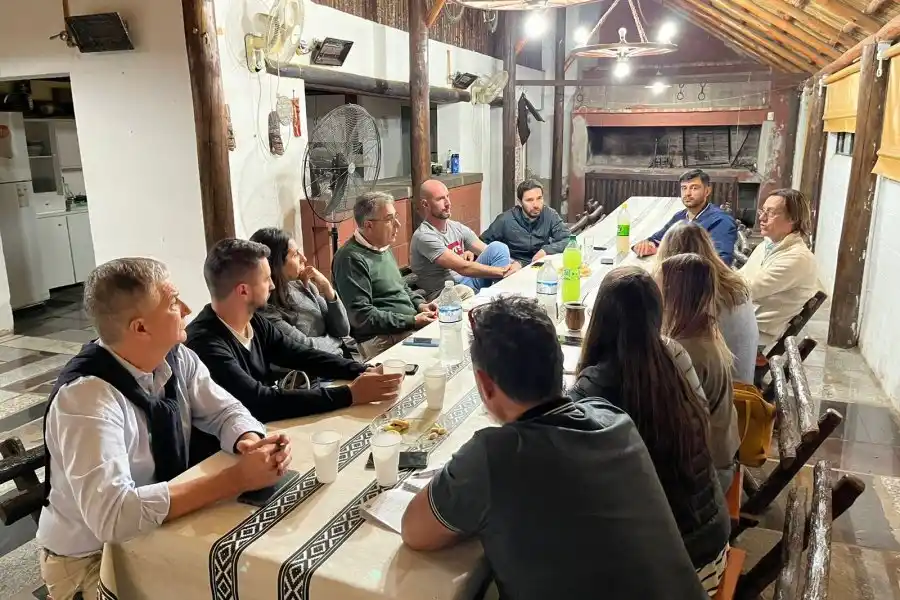 Luis Castellano dialogó con la Comisión Vecinal del barrio El Bosque