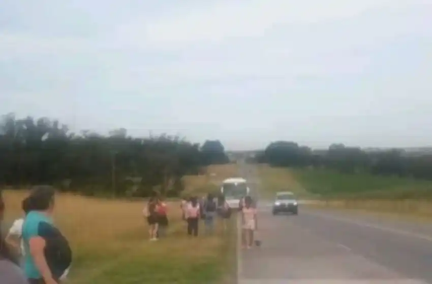 Se prendió fuego un colectivo en la ruta 88