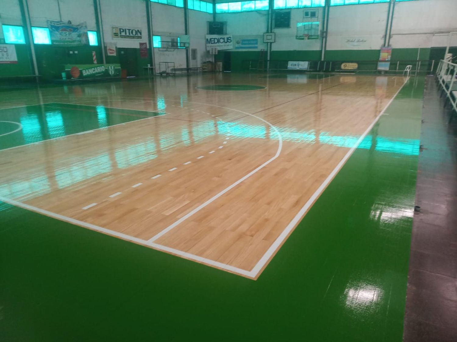 Bancario:culminó la obra de mantenimiento del piso deportivo