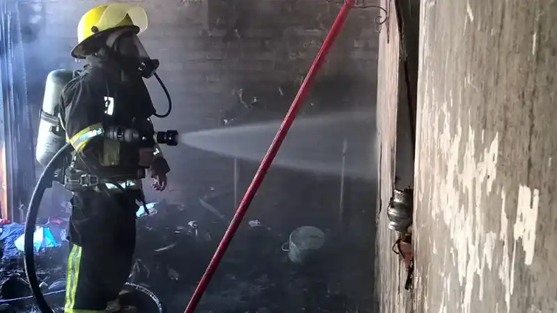 Fuego encendido en la churrasquera habría iniciado el incendio