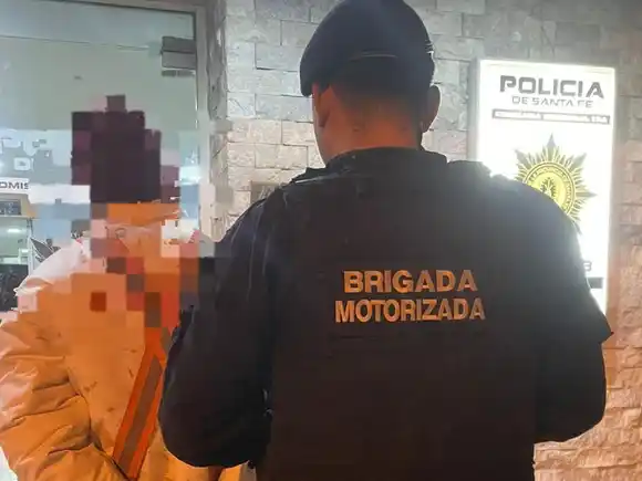 Abrió un portón, se metió a un comercio y empezó a comer todo lo que encontró