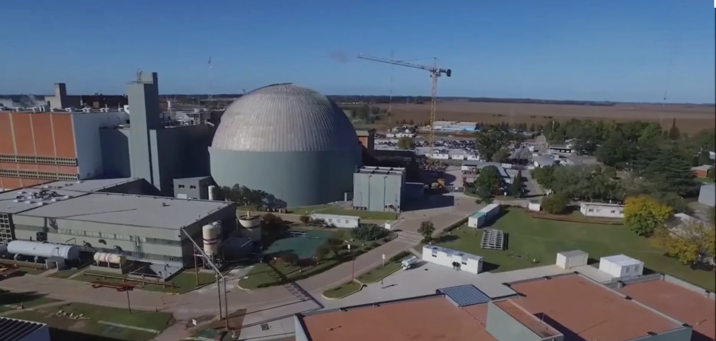 La Central Atucha I proyecta volver a operar en 2027 tras su extensión de vida útil.
