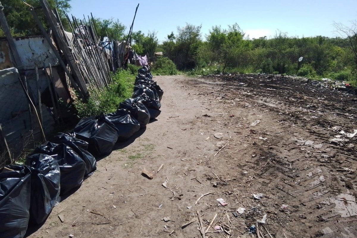 Realizaron la limpieza de un basural y recordaron que arrojar basura está prohibido