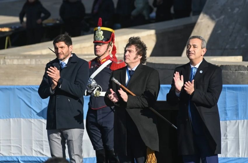 Milei encabezó el acto por el Día de la Bandera en Rosario.