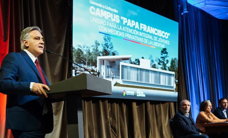 Llaryora anunció la construcción de un centro socioeducativo para adolescentes en Bouwer.