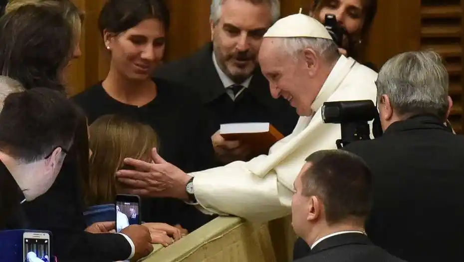 El Papa saludó a las hijas de Nisman