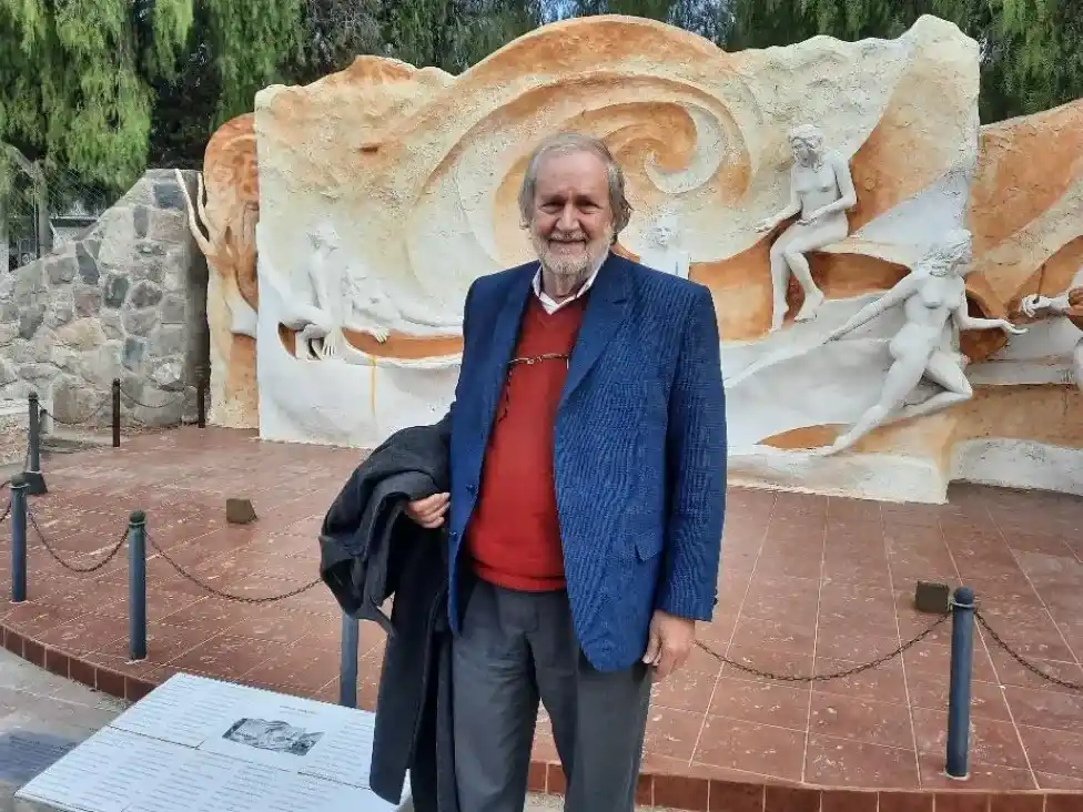 El Concejo distingue al doctor Eduardo José Míguez como Personalidad Destacada de la Cultura y la Ciencia