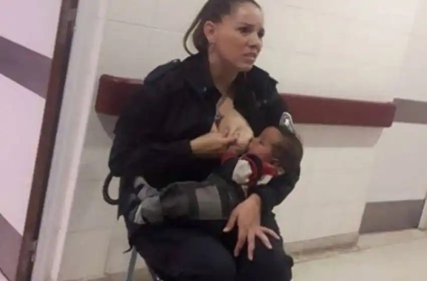 La policía que amantó a un bebe en un hospital de La Plata fue ascendida