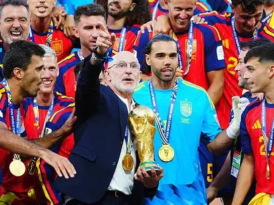 De la Fuente entre sus dirigidos y la Copa.