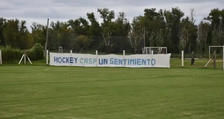 Malestar en padres y jugadoras de hockey de Náutico tras el despido de un entrenador