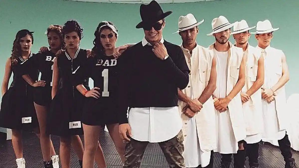 SIXTO REIN CORTA LAZOS CON BAILARÍN incurso en presunta violación y lo excluye de su equipo