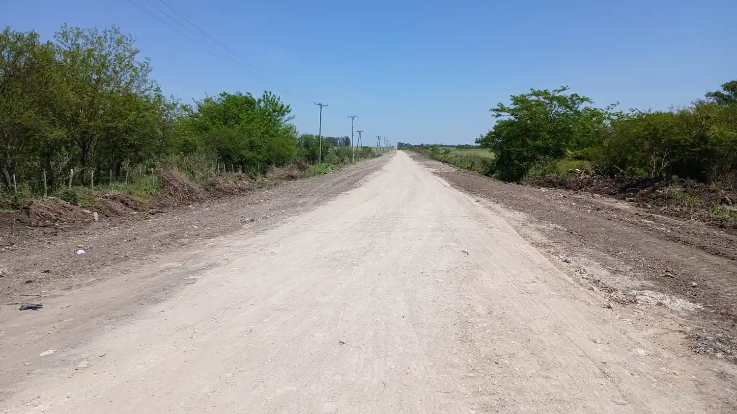 Avanza el arreglo del camino de acceso en González Calderón