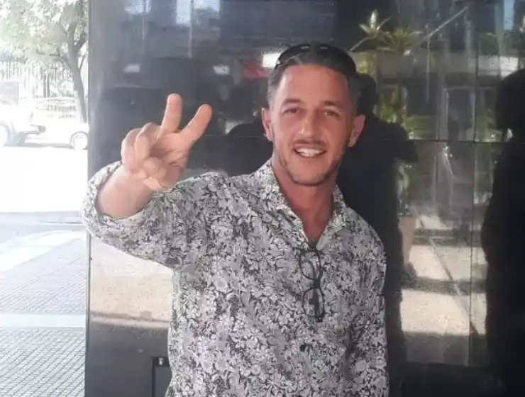 Pidieron la detención del hombre que le tiró un botellazo a Milei